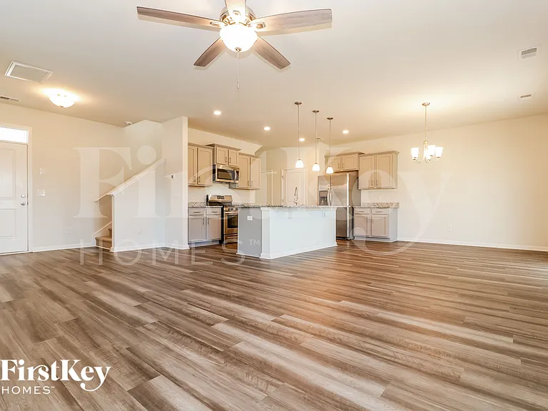 591 Wayton Cir — Photo 2