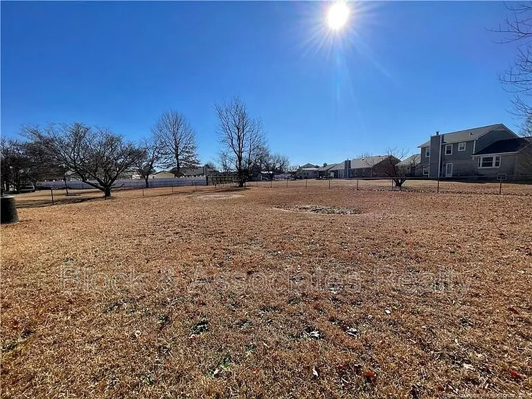 7895 Burwell Dr — Photo 10