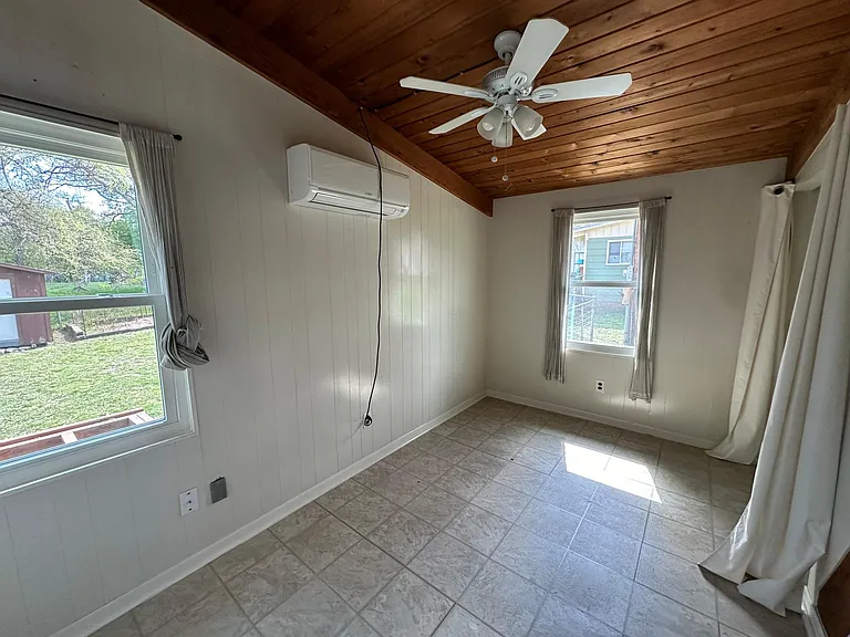 416 E Klein Rd — Photo 10