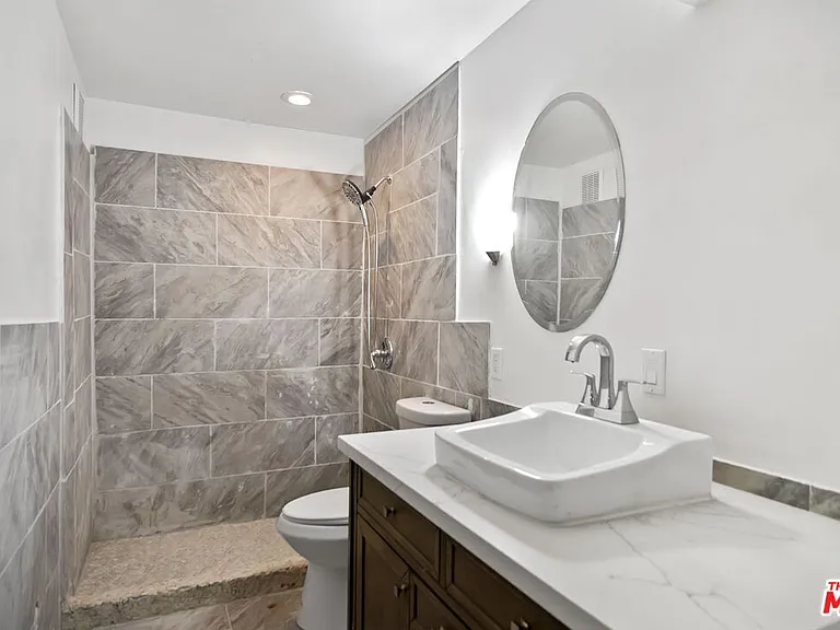 1478 Sunset Plaza Dr — Photo 30
