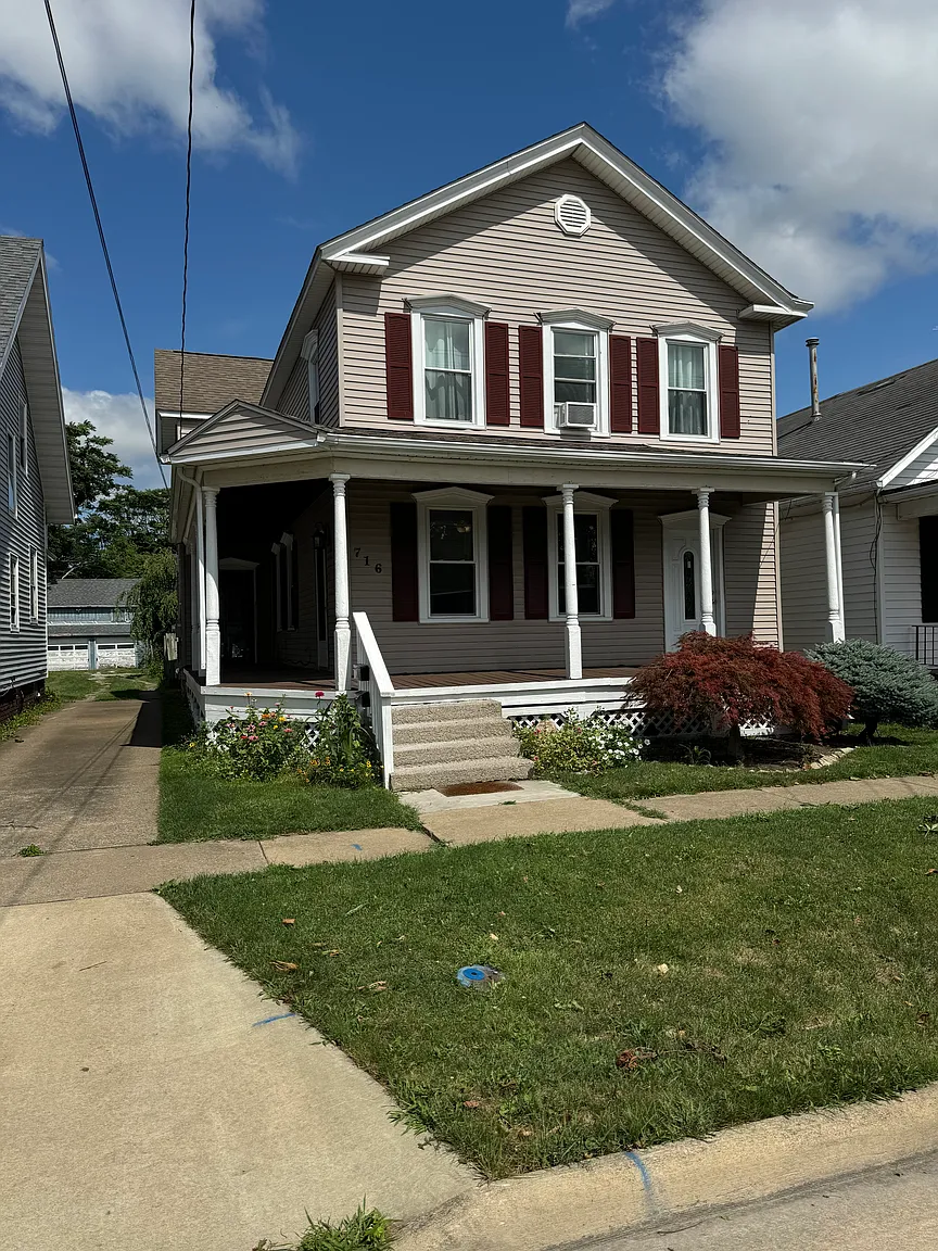 716 Franklin St photo 1