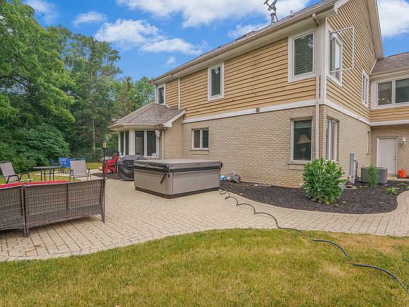 3rd image of 13137 Hidden Valley Dr