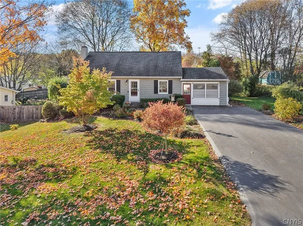 5 Barbara Ln, Camillus, NY 13031