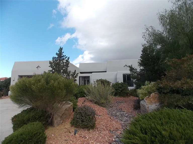 5601 Burning Tree Dr — Photo 2