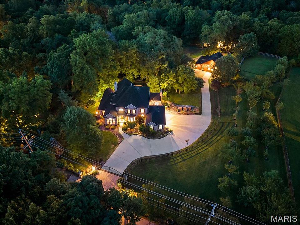 1st image of 17 West Dr