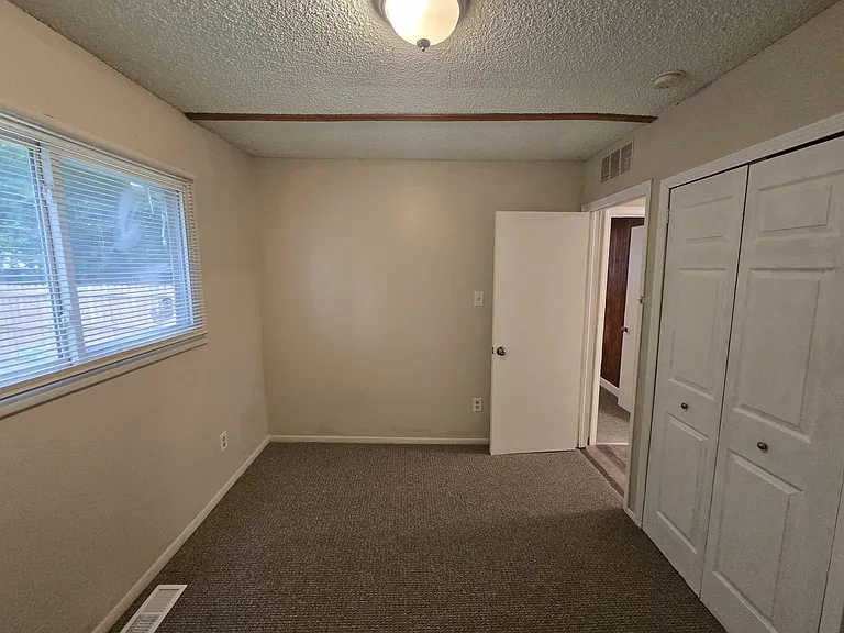 20083 Salem St — Photo 14