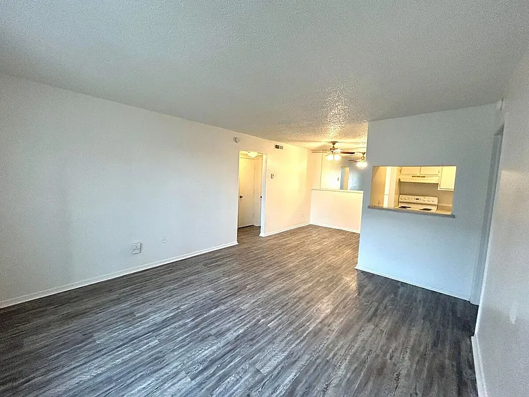 Almonte Apartments — Photo 6