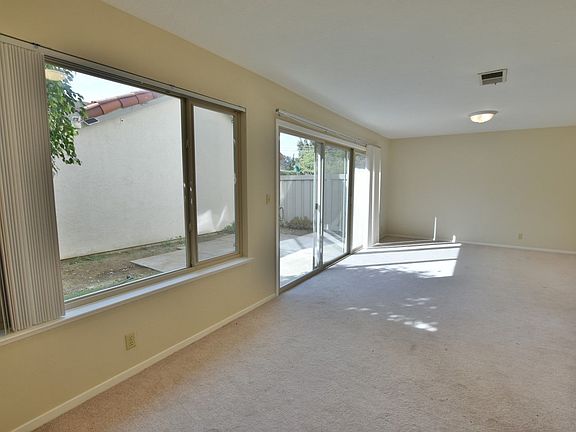 5th image of 11021 Lucky Oak St