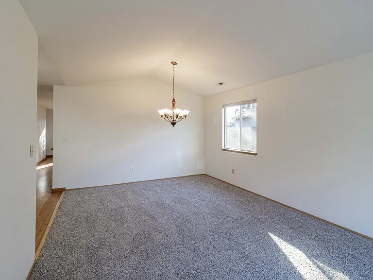 15213 NE 44th St — Photo 9