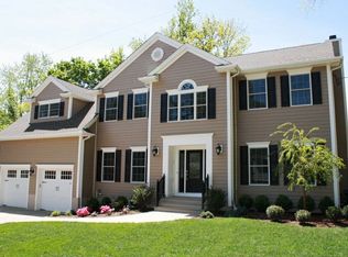 7 Le Roy Pl, Park Ridge, NJ 07656