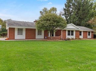 17125 W Mary Ross Dr, New Berlin, WI 53151