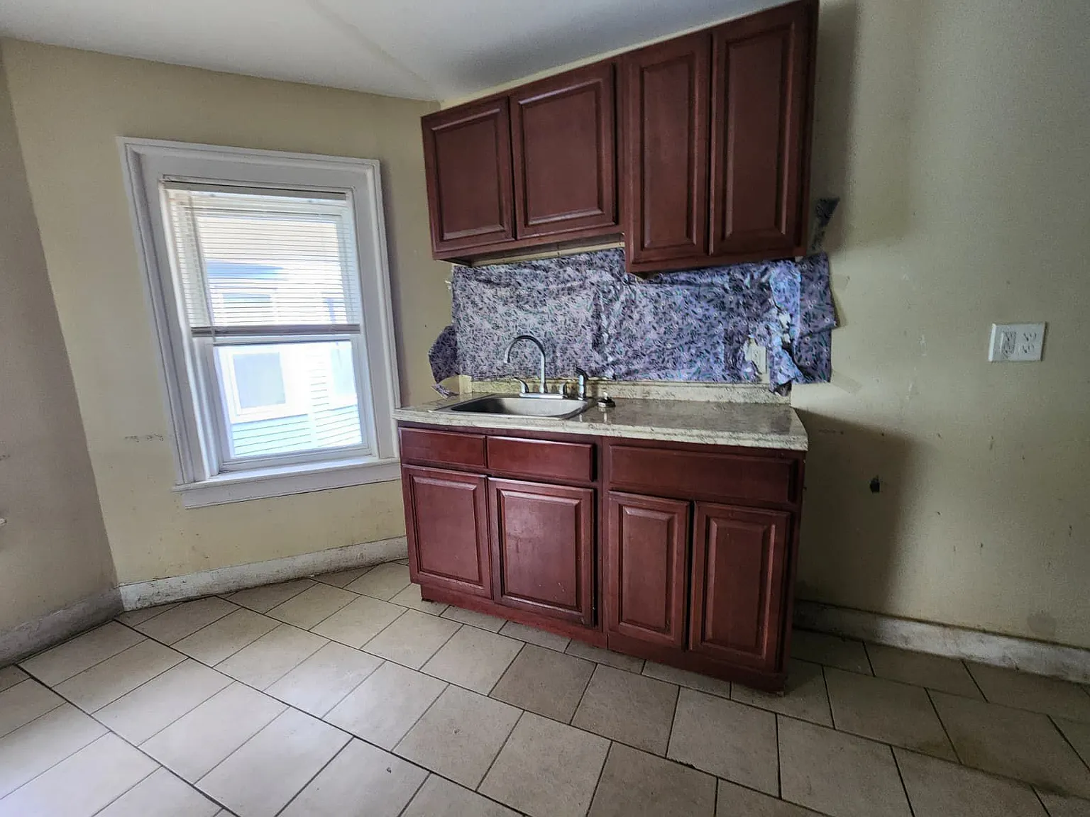 5 bed, $2,200 — Photo 2