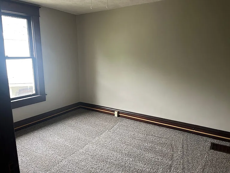 Wallace Ave Duplex — Photo 14