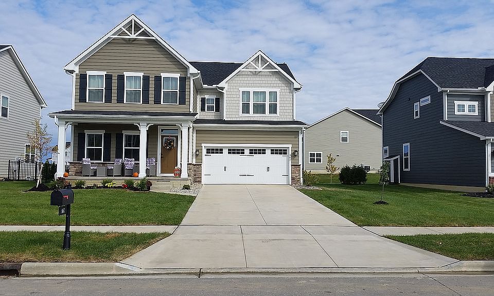 1st image of 987 Balmoral Dr