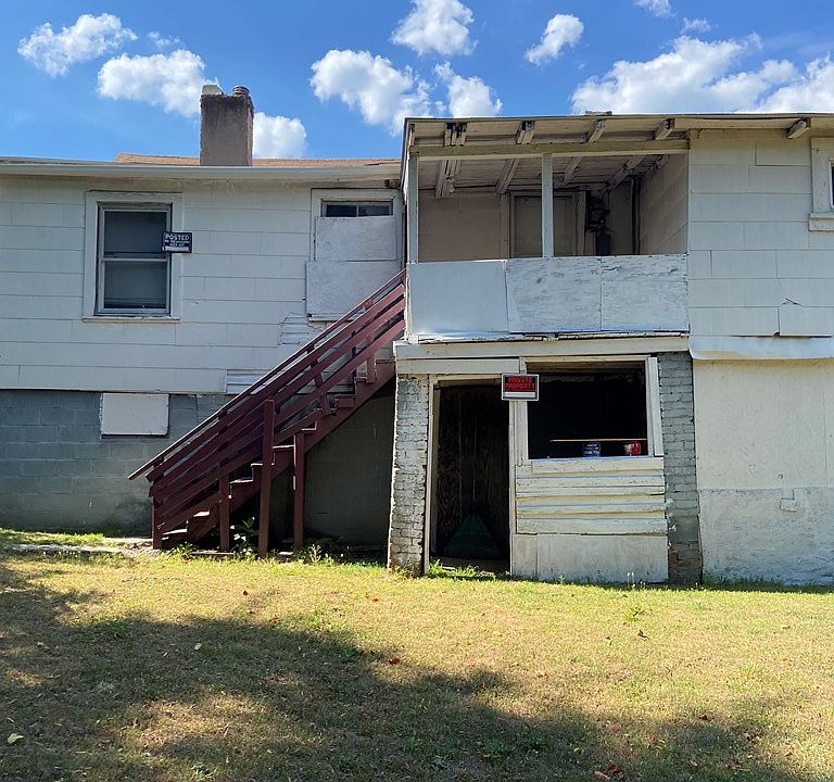 2nd image of 867 Lee St