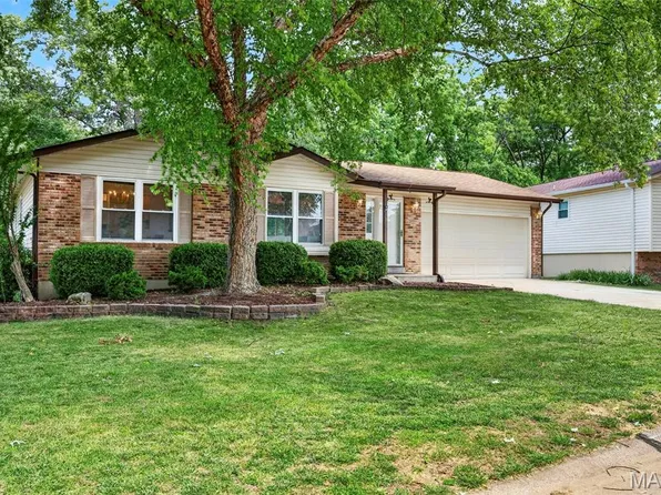 68 Sunny View Dr, Saint Peters, MO 63376