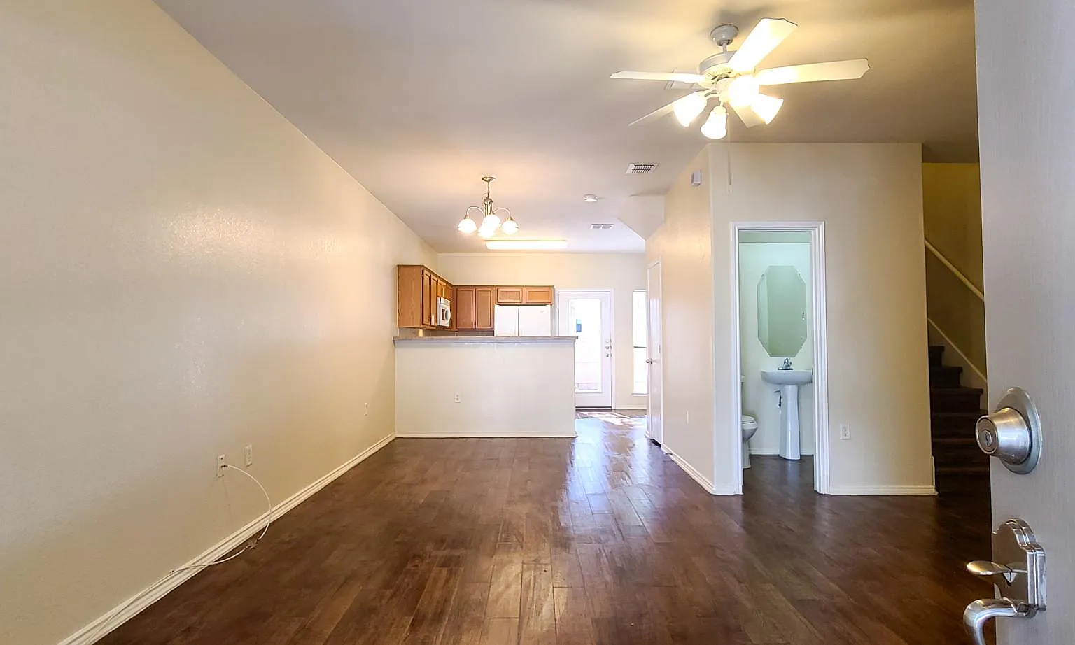 2 bed, 2.5 bath, 1372 sqft, $1,500 — Photo 3