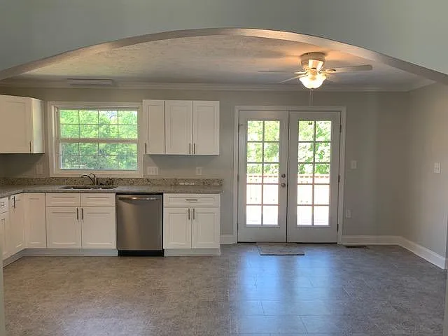 1420 Central Dr — Photo 7
