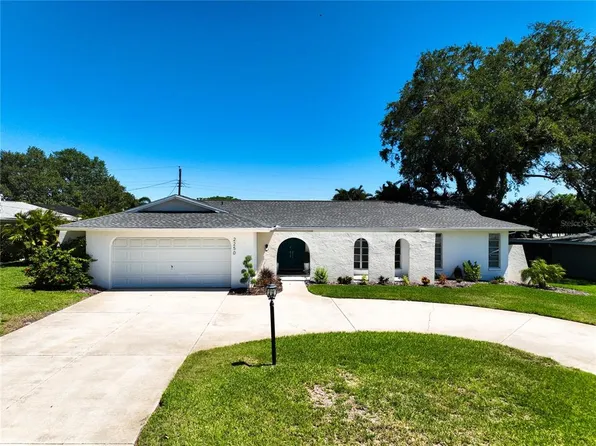 2250 Watrous Dr, Dunedin, FL 34698