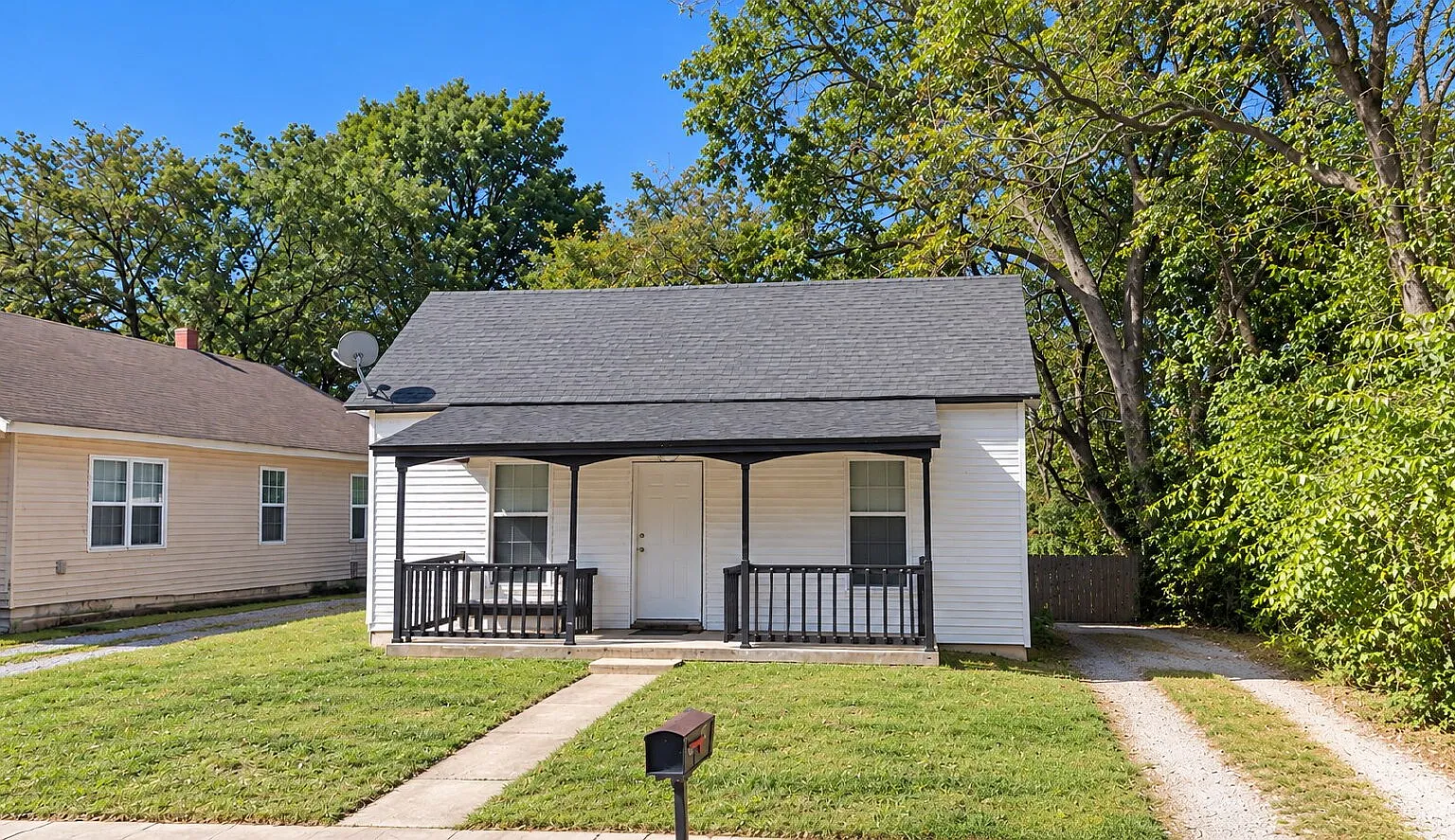 2 bed, 1.0 bath, 1017 sqft, $775 — Photo 1