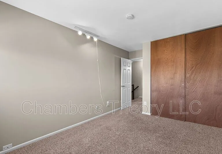 1043 Warwick Ct — Photo 22