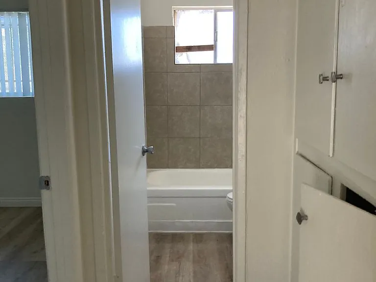 2501 Cedar Ave — Photo 8