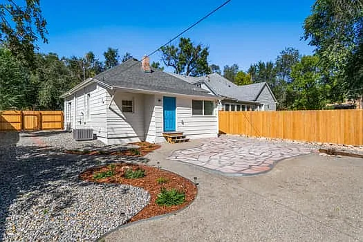 227 N Walnut St — Photo 17