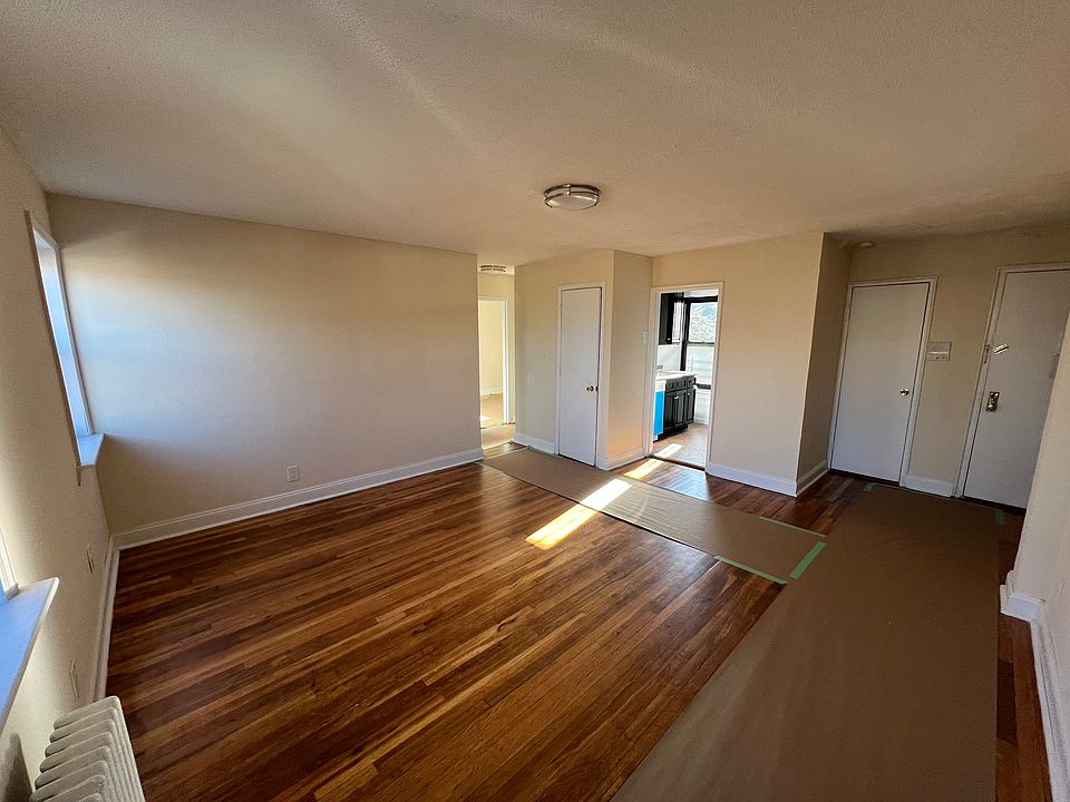 1st image of 20-32 24th St APT 3C