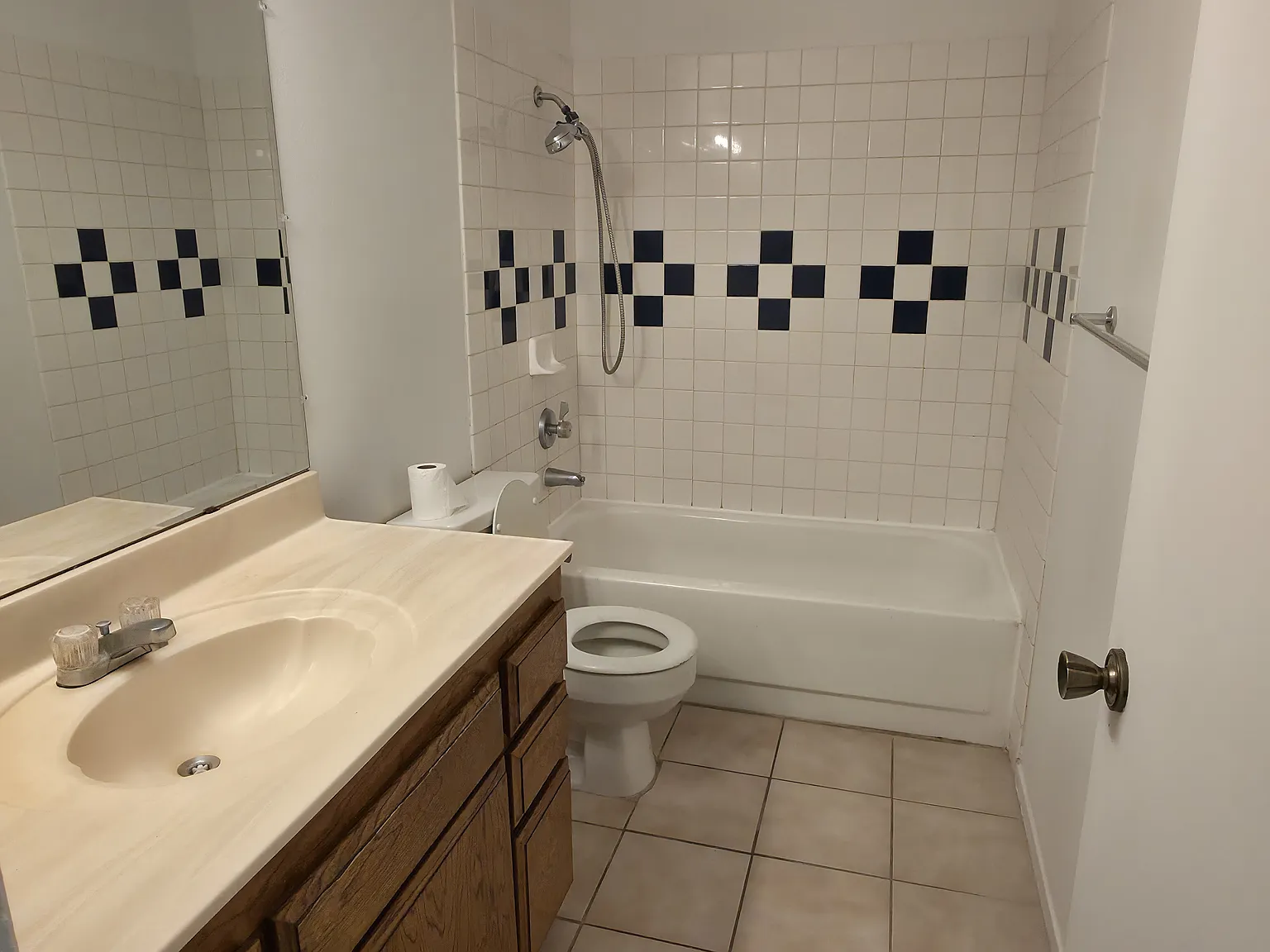 3 bed, 1200 sqft, $1,950 — Photo 4