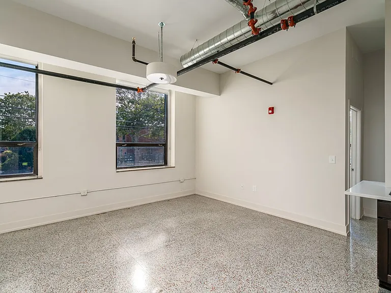875 Michigan Ave — Photo 28