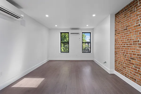 Rented by Safdie Realty Group | media 17