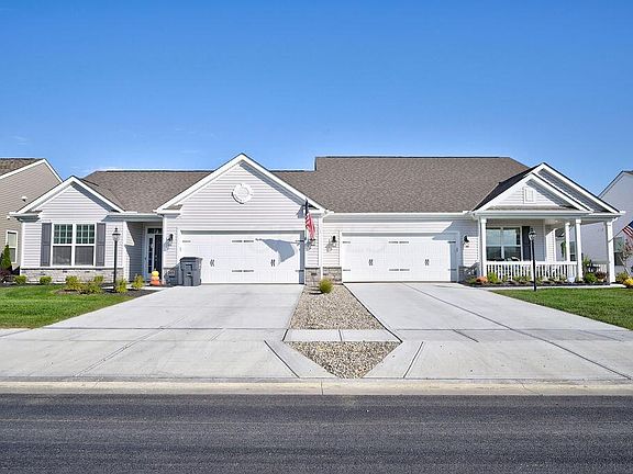 2nd image of 207 Woodland Sky Dr