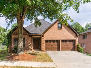 1010 Grace Hill Dr, Roswell, GA 30075