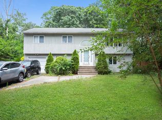 89 Hammond Rd, Centereach, NY 11720