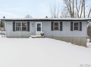 12189 Reyburn Dr NE, Sparta, MI 49345