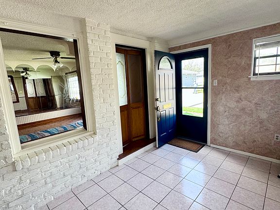 2nd image of 4404 Ellen St