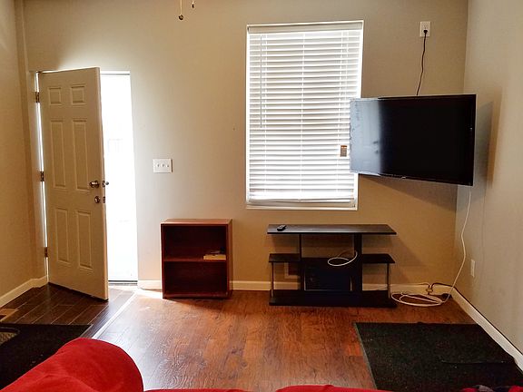 2nd image of 723 N De Kalb St