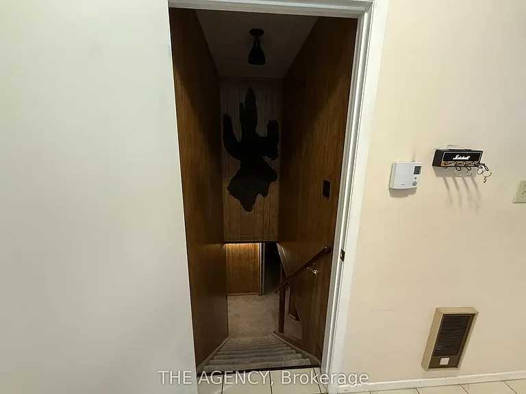 323 Waratah Ave — Photo 31