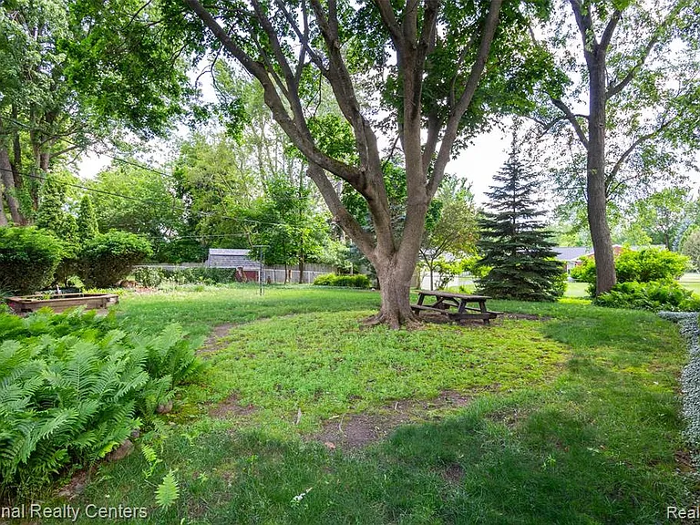 2475 Lafay Dr — Photo 24