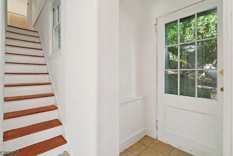 3 bed, 1.0 bath, $3,750 — Photo 3