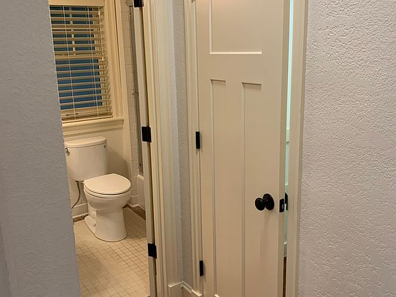 5th image of 1713 Taylor Ave N #1713