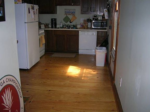 Flow from Lvg to Kitchen