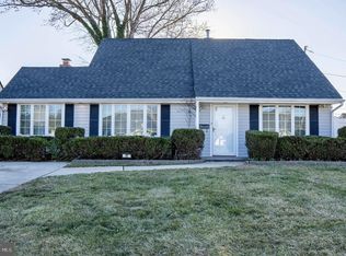 11 Jester Ln, Levittown, PA 19055