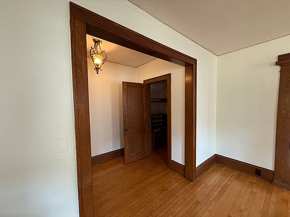 Entry way with closet storage