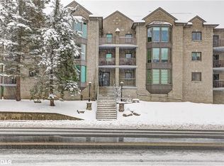 21 George St #301, Aurora, ON L4G2S1