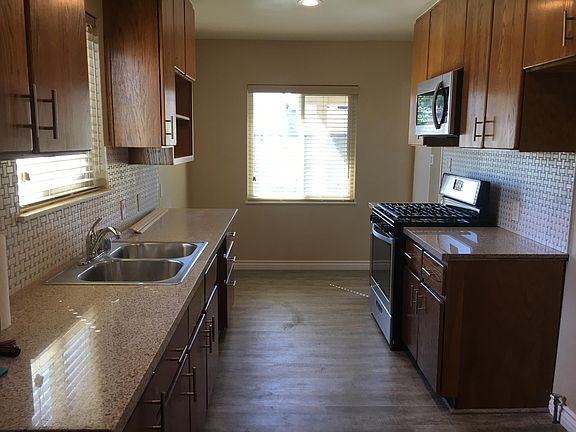 3rd image of 1001 S Avocado St