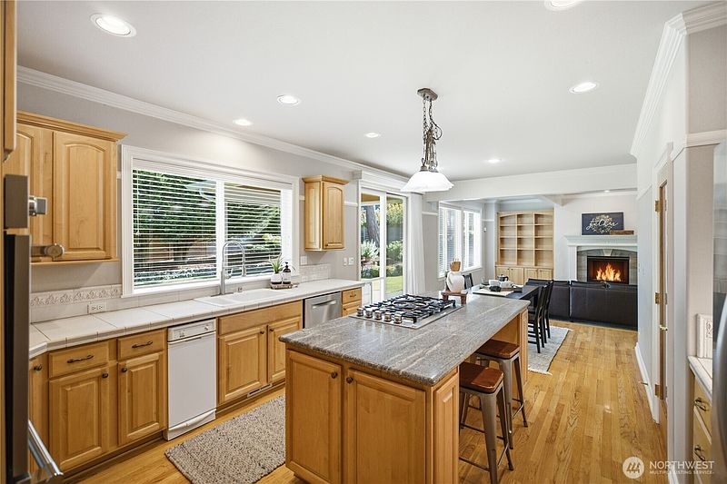4th image of 617 SW 361st Street