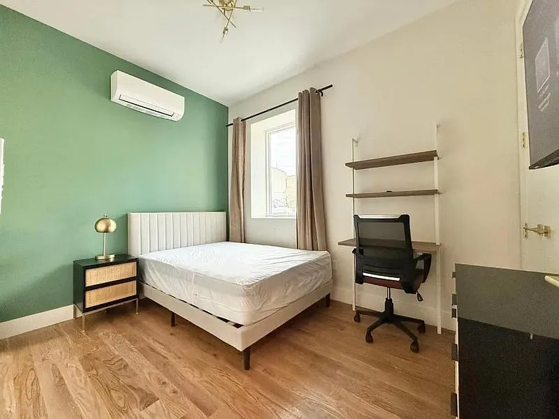 4 bed, 4.0 bath, $1,260 — Photo 1