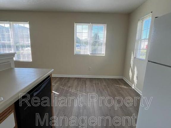3rd image of 276 Grinder Ct