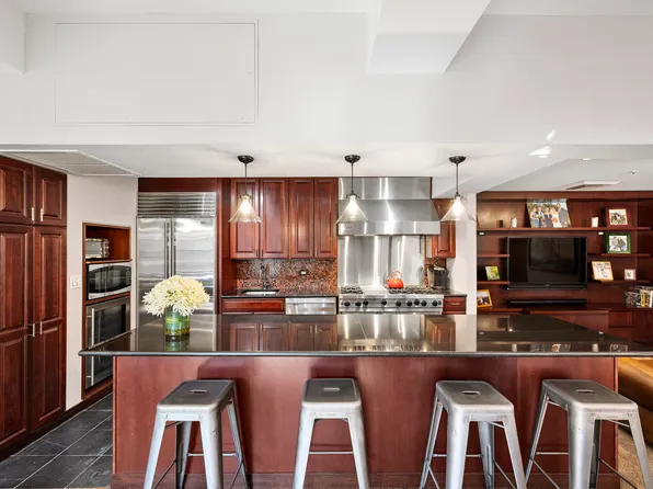 202 Spring Street image 7 of 10